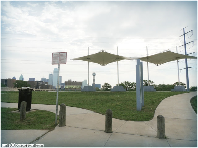 Lugares Turísticos y Atracciones en Dallas: Commerce Street Viaduct