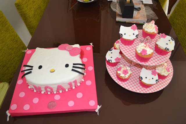 tarta Fondant Hello Kitty sugardreams Gandia Cupcakes de vainilla a juego Ontinyent Xativa Alcoy cumpleaños Niña