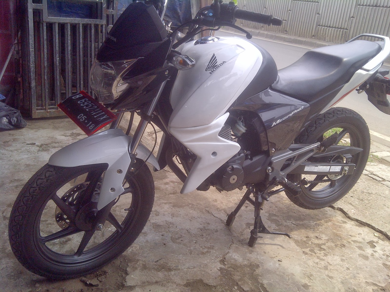 MODIFIKASI MOTOR KONDOM TANGKI MODEL CB1000 FOR NEW MEGAPRO