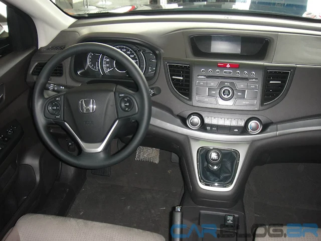 Honda CR-V LX Mecânico 2013 - interior - por dentro