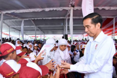 Cara Belajar Presiden Jokowi Saat Masih Sekolah