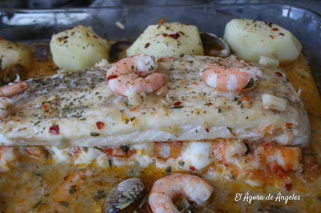 Cola de merluza rellena al horno El Ágora de Ángeles