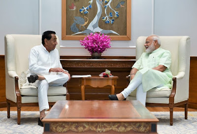 MP CM Kamalnath Meeting With PM Narendra Modi, kamalnath modi, modi with kamal nath, modi and kamalnath, kamalnath infont of modi, kamalnath style, 