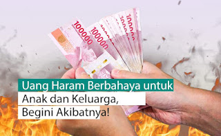 Pertanyaan Saya telah membaca banyak fatwa seputar cara berlepas diri dari harta yang haram setelah bertaubat, namun masih belum jelas bagi saya mana yang benar dalam masalah ini, ada kalanya diwajibkan untuk mensedekahkan, ada juga yang mengharuskan untuk dikembalikan kepada pemiliknya, ada juga yang membolehkan untuk dimanfaatkan, maka apakah ada perbedaan antara harta yang haram dengan yang lainnya, manakah pendapat yang benar dalam masalah ini ?  Ringkasan Jawaban Kesimpulan jawaban sebelumnya adalah hal-hal yang diharamkan yang digugurkan oleh syari’at nilainya, tidak boleh dimanfaatkan secara mutlak, bahkan wajib membebaskan diri darinya dengan menghancurkannya, dan bahwa harta yang diambil dari pemiliknya tanpa seizing dan ridho darinya, maka wajib dikembalikan kepadanya, atau kepada ahli waris setelahnya, ia tidak akan terbebas dari tanggung jawab kecuali dengan tindakan tersebut. Jika tidak memungkinkan untuk bisa sampai kepadanya maka cukup disedekahkan. Barang siapa yang mencari uang yang haram akan tetapi ia tidak tahu kaharaman transaksi tersebut atau hanya mengikuti fatwa seorang ulama: maka ia tidak wajib membebaskan diri dari harta tersebut setelah ia mengetahui keharamannya dan sudah bertaubat darinya, akan tetapi ia bisa manfaatkan. Adapun orang yang mencari uang yang haram sementara ia sudah mengetahui keharamannya, dan ia menerimanya atas izin dan ridho pemiliknya, lalu ia bertaubat darinya, maka tidak perlu mengembalikan kepada pemiliknya. Para ulama berbeda pendapat apakah ia wajib mensedekahkan atau tidak ? atau ia boleh memanfaatkannya sebagaimana pendapat yang dipilih oleh Syeikh Islam Ibnu Taimiyah ?, yang kami nasehatkan adalah jika orang yang bertaubat tersebut termasuk orang kaya, mampu melepaskan harta tersebut, dan jiwanya pun bisa menerima dengan baik, maka hendaknya ia mensedekahkannya kepada orang-orang fakir, sebagaimana madzhabnya jumhur ulama, pendapat inilah yang lebih membebaskan dari tanggungan dan lebih berhati-hati dalam beragama. Namun jika nafsunya tidak siap, atau hal itu akan menghalangi taubatnya atau akan menjadi penghalang di hadapannya atau karena dia termasuk orang fakir yang sedang membutuhkan harta, maka silahkan dimanfaatkan, sebagaimana pendapat yang dipilih oleh Syeikh Islam Ibnu Taimiyah –rahimahullah-. Teks Jawaban Alhamdulillah.  Harta yang haram itu mempunyai beberapa gambaran dan kondisi yang bermacam-macam. Bisa jadi ia haram karena dzatnya atau haram karena cara mendapatkannya. Harta yang haram karena cara mendapatkannya bisa jadi diterima karena sukarela dari pemiliknya atau tanpa dengan sukarela. Bisa jadi pelakunya sudah mengetahui akan keharamannya, atau tidak mengetahui atau karena takwilannya, dan setiap kondisi ada hukumnya tersendiri.  Pertama:  Barang siapa yang mencari harta yang haram dzatnya atau apa saja yang dilarang oleh syari’at untuk diperjual belikan, dimanfaatkan atau digunakan, dengan cara apapun, maka tidak perlu dikembalikan kepada pemiliknya, dia pun tidak boleh mengambilnya, ia pun tidak boleh memanfaatkannya untuk jual beli, diberikan sebagai hadiah, dimanfaatkan atau yang lainnya.  Harta yang haram karena dzatnya, maksudnya adalah semua benda yang keharamannya berkaitan dengan dzatnya, seperti; khamr, berhala, babi, dan lain sebagainya.  Kedua:  Barang siapa yang mengambil harta orang lain dengan cara yang tidak benar tanpa izin dan ridho dari pemiliknya, seperti; harta hasil curian, ghasab (mengambil tanpa izin), korupsi dari dana umum, atau yang didapat karena curang dan menipu, bunga riba yang dibayarkan oleh pemiliknya secara darurat dan terpaksa, uang suap yang dibayarkan oleh pelakunya dengan terpaksa untuk mendapatkan haknya, dan lain sebagainya. Harta seperti ini wajib dikembalikan kepada pemiliknya dan ia tidak akan terbebas tanggung jawab kecuali dengan itu.  Jika dia telah terlanjur membelanjakan atau menggunakannya, maka akan tetap menjadi hutang bagi dirinya sampai ia mampu mengembalikannya kepada pemiliknya.  Ibnul Qayyim berkata:  “Jika yang diterima telah diambil tanpa ridha dari pemiliknya, juga tidak terpenuhi penggantinya, maka harus dikembalikan kepadanya, jika kesulitan untuk mengembalikan, maka menjadi hutang yang diketahui oleh pemilik harta sebelumnya,  jika tidak bisa melunasinya, maka ia kembalikan kepada ahli warisnya, jika tidak mungkin maka ia sedekahkan sejumlah harta tersebut.  Jika pemilik hak memilih untuk mendapatkan pahala pada hari kiamat, maka itu menjadi haknya, jika ia tidak mau kecuali akan mengambil amal kebaikan orang yang mengambil haknya, maka ia sempurnakan sejumlah harta tersebut dan pahala sedekahnya menjadi pahala orang yang mensedekahkannya, sebagaimana yang telah ditetapkan dari para sahabat –radhiyallahu ‘anhum-“. (Zaad Al Ma’ad: 5/690)  Rincian pembicaraan seputar masalah harta yang haram ini pada jawaban soal nomor: 83099, 169633.  Ketiga:  Barang siapa yang mencari harta yang haram dengan cara transaksi yang haram, karena ia belum memahami keharaman transaksi ini, atau ia meyakini boleh karena ada fatwa yang terpercaya dari ulama, maka hal ini tidak ada konsekuensi apapun, syaratnya ia bersegera untuk berhenti melakukan transaksi haram tersebut kapan saja ia mengetahui keharamannya, berdasarkan firman Allah –Ta’ala-:    فَمَنْ جَاءَهُ مَوْعِظَةٌ مِنْ رَبِّهِ فَانتَهَى فَلَهُ مَا سَلَفَ  سورة البقرة/275  “Orang-orang yang telah sampai kepadanya larangan dari Tuhannya, lalu terus berhenti (dari mengambil riba), maka baginya apa yang telah diambilnya dahulu (sebelum datang larangan)”. (QS. Al Baqarah: 275)  Syeikh Islam Ibnu Taimiyah berkata:  “Adapun yang tidak ada keraguan di dalamnya menurut kami adalah: apa yang ia terima karena penafsiran atau karena ketidaktahuannya, maka baginya apa yang telah diambilnya dahulu (sebelum datang larangan) tanpa ada keraguan, sebagaimana tuntunan dari Al Qur’an dan As Sunnah dan ibrah yang ada”. (Tafsir Ayaat Asykalat ‘ala Katsir min Al ‘Ulama’: 2/592)  Beliau pun berkata:  “Harta yang didapat oleh seseorang dari bentuk transaksi yang masih ada perdebatan di kalangan umat, karena beda penafsiran dan diyakini bolehnya dengan ijtihad, atau karena taqlid, atau karena sama dengan beberapa ulama, atau karena sebagian mereka telah berfatwa demikian, dan lain sebagainya.  Semua harta yang mereka terima ini, tidak perlu mereka keluarkan, meskipun ternyata setelah itu mereka salah dalam transaksi tersebut dan terjadi kesalahan dalam fatwa…  Seorang muslim yang berbeda penafsiran tersebut dan meyakini bolehnya jual beli, sewa menyewa dan transaksi yang bersumber dari fatwa sebagian ulama, jika telah menerima keuntungan namun ternyata terbukti setelahnya bahwa pendapat yang benar adalah haram, maka harta yang sudah didapat tidak menjadi haram kerena telah mereka terima berdasarkan takwil/penafsiran tadi”. (Majmu’ Al Fatawa: 29/443)  Beliau juga berkata:  “Barang siapa yang mengerjakan sesuatu sementara ia belum mengetahui akan keharamannya, lalu setelah itu ia mengetahuinya, maka tidak bisa diberikan sanksi, dan jika ia mengerjakan transaksi ribawi yang diyakini bahwa hukumnya boleh, ia pun telah menikmati keuntungannya, kemudian mendapatkan petunjuk dari Tuhannya dan berhenti, maka tetap menjadi miliknya apa yang telah lalu”. (Tafsir Ayaat Asykalat ‘ala Katsirin min Al Ulama: 2/578)  Dan di dalam Fatawa Lajnah Daimah lil Ifta’ disebutkan:  “Kurun waktu selama anda bekerja di bank, kami berharap semoga Allah berkenan untuk mengampuni anda, harta yang sudah anda kumpulkan dan anda terima dari pekerjaan di bank pada masa lalu, anda tidak berdosa karenanya jika anda memang benar-benar belum tahu hukumnya”. (Fatawa Lajnah Daimah: 15/46)  Syeikh Al Utsaimin –rahimahullah- berkata:  “Jika dia belum mengetahui bahwa hal ini haram, maka baginya semua apa yang telah didapat dan tidak ada dosa, atau karena dia mengikuti fatwa seorang ulama bahwa hal itu tidak haram maka tidak perlu mengeluarkan (harta) apapun, Allah –Ta’ala- telah berfirman:   فَمَنْ جَاءَهُ مَوْعِظَةٌ مِنْ رَبِّهِ فَانتَهَى فَلَهُ مَا سَلَفَ وَأَمْرُهُ إِلَى اللَّهِ  “Orang-orang yang telah sampai kepadanya larangan dari Tuhannya, lalu terus berhenti (dari mengambil riba), maka baginya apa yang telah diambilnya dahulu (sebelum datang larangan); dan urusannya (terserah) kepada Allah”. (QS. Al Baqarah: 275)  (Al Liqa Asy Syahri: 19/67 sesuai dengan Maktabah Syamilah)  Keempat:  Barang siapa yang mencari harta haram sementara ia mengetahui keharamannya, ia menerimanya atas izin dan ridho dari pemiliknya, seperti; barang yang diterima karena akad yang rusak, gaji pekerjaan haram, keuntungan dari perdagangan haram, gaji melayani perbuatan haram, seperti; persaksian palsu, menuliskan administrasi riba, atau harta suap yang diambil agar yang membayarkannya mendapatkan bagian yang bukan menjadi haknya, atau harta yang ia dapatkan dari hasil judi, undian/lotre, perdukunan dan lain sebagainya.  Maka harta tersebut haram karena pekerjaannya, tidak wajib dikembalikan kepada pemiliknya, sesuai dengan pendapat yang lebih kuat dari kedua pendapat para ulama.  Ibnu Al Qayyim –rahimahullah- berkata:  “Jika uang yang diterima itu atas ridho pemiliknya, sebagai imbalan dari pekerjaan yang haram, seperti penukaran dengan khamr, babi, zina atau perbuatan keji lainnya. Maka dalam kasus seperti ini tidak wajib mengembalikan imbalan tersebut kepada yang membayarnya, karena ia bayarkan berdasarkan keinginannya sendiri, dan telah sesuai dengan pekerjaan haram yang dilakukan. Maka tidak boleh terkumpul padanya uang dan barangnya secara bersamaan, karena kalau demikian justru dianggap membantu perbuatan dosa dan permusuhan, dan memudahkan para pelaku kemaksiatan.  Apa yang diinginkan oleh pelaku zina dan perbuatan keji lainnya, jika ia ketahui sudah mendapatkan tujuannya dan meminta kembali uangnya, maka hal ini termasuk yang akan dijaga syari’at untuk melakukannya, dan tidak baik berpendapat demikian”. (Zaad Al Ma’ad: 5/691)  Menurut mayoritas ulama diwajibkan baginya untuk membebaskan diri dari harta haram tersebut dengan cara mensedekahkannya kepada orang-orang fakir dan miskin dan untuk kemaslahatan umum lainnya, dan jika ia telah membelanjakannya untuk keperluannya maka tetap menjadi hutang dan beban bagi dirinya, ia tetap wajib untuk mensedekahkan setelah ia mampu membayarnya.  Syeikh Islam Ibnu Taimiyah berkata:  “Barang siapa yang telah mengambil uang dari barang yang diharamkan, atau jasa yang telah ia kerjakan, seperti; upah dari kuli panggul khamr, upah dari pembuat salib, upah dari pelaku keji, dan lain sebagainya, maka hendaknya ia mensedekahkannya dan bertaubat dari perbuatan tersebut, dan sedekah dari upah tersebut akan menjadi penebus perbuatan sebelumnya, upah tersebut tidak boleh dimanfaatkan, karena sebagai upah yang tercela dan juga tidak boleh dikembalikan kepada pemilik sebelumnya; karena ia sudah melakukan pekerjaan untuk mendapatkannya dan mensedekahkannya, sebagaimana pernyataan para ulama dalam masalah ini, sebagaimana juga pernyataan Imam Ahmad terkait dengan kurirnya khamr, para penganut madzhab Malik dan yang lainnya juga menyatakan sikap yang sama”. (Majmu’ Al Fatawa: 22/142)  Disebutkan di dalam Al Ikhtiyar lita’lil Al Mukhtar (3/61): “Kepemilikan harta yang tercela cara (membebaskan diri darinya) adalah dengan mensedekahkannya”.  Disebutkan di dalam Fatawa Lajnah Daimah (14/32):  “Jika pada saat bekerja dengan pekerjaan haram ia mengetahui kaharamannya, maka tidak cukup hanya bertaubat akan tetapi diwajibkan untuk membebaskan diri darinya dengan menginfakkannya di jalan dan amal kebaikan”.  Syeikh Ibnu Utsaimin berkata:  “Adapun jika ia telah mengetahui (keharamannya), maka ia membebaskan diri dari riba dengan mensedekahkannya, atau dengan membangun masjid, memperbaiki jalan atau yang serupa dengannya”. (Al Liqa Asy Syahri: 19/67) sesuai dengan Maktabah Syamilah  Ibnu Qayyim –rahimahullah- telah memilih pendapat bahwa jika ia termasuk orang fakir, maka ia boleh mengambil dari uang tersebut sesuai dengan kebutuhannya, lalu berkata:  “Cara membebaskan diri darinya dan bentuk kesempurnaan taubatnya dengan mensedekahkannya, jika ia masih membutuhkannya maka ia boleh mengambil sesuai dengan kebutuhannya dan mensedekahkan sisanya, maka inilah hukum dari semua penghasilan tercela karena buruknya penghasilan tersebut, baik berupa barang maupun jasa”. (Zaad Al Ma’ad:  5/691)  Syeikh Islam Ibnu Taimiyah –rahimahullah- lebih cenderung kepada pendapat yang lain, bahwa ia boleh memanfaatkannya dan tidak wajib mensedekahkannya selama ia sudah bertaubat.  Maka beliau berkata:  “Adapun jika dia sudah mengetahui keharamannya maka membutuhkan pembahasan, maka bisa jadi ia dikatakan barang siapa yang mendapatkan uang dari menjual khamr sementara ia tahu keharamannya, maka baginya bagian yang telah lalu”.  Demikian juga semua orang yang mendapatkan harta haram, lalu ia bertaubat, jika memang disetujui oleh yang membayarnya, diwajibkan seperti itu termasuk mahar dari perbuatan keji dan mahar perdukunan.  Masalah ini tidak termasuk jauh dari ushul syari’ah, karena syari’at telah membedakan antara mereka yang bertaubat dan mereka yang belum bertaubat sebagaimana di dalam firman-Nya:  فَمَنْ جَاءَهُ مَوْعِظَةٌ مِنْ رَبِّهِ فَانْتَهَى فَلَهُ مَا سَلَفَ   “Orang-orang yang telah sampai kepadanya larangan dari Tuhannya, lalu terus berhenti (dari mengambil riba), maka baginya apa yang telah diambilnya dahulu (sebelum datang larangan)”. (QS. Al Baqarah: 275)  Allah juga berfirman:   قُلْ لِلَّذِينَ كَفَرُوا إِنْ يَنْتَهُوا يُغْفَرْ لَهُمْ مَا قَدْ سَلَفَ ...  “Katakanlah kepada orang-orang yang kafir itu: "Jika mereka berhenti (dari kekafirannya), niscaya Allah akan mengampuni mereka tentang dosa-dosa mereka yang sudah lalu”. (QS. Al Anfal: 38)  Dan yang menguatkan hal ini, bahwa harta tersebut tidak rusak tanpa perbedaan pendapat, akan tetapi bisa disedekahkan atau dikembalikan kepada pezina, atau peminum yang menjadi pecandu atau diberikan kepada si penerima yang bertaubat tersebut.  Jika diberikan kepada pezina atau peminum maka hal ini tidak terbayang ada orang yang berpendapat demikian, meskipun ada ahli fikih yang berpendapat demikian, karena pendapat ini pendapat yang rusak berlipat.  Adapun pendapat yang menyatakan untuk disedekahkan, maka ada beberapa macam:  Akan tetapi dikatakan, orang yang bertaubat ini lebih berhak kepada harta tersebut dari pada orang lain, tidak diragukan lagi jika orang yang bertaubat tersebut tergolong orang fakir, maka ia lebih berhak dari pada orang fakir lainnya. Untuk hal ini ada banyak fatwa yang telah disampaikan. Jika orang yang bertaubat tergolong fakir, maka boleh mengambil sesuai dengan kebutuhannya karena dia yang lebih berhak dari pada orang lain, dan hal itu akan membantu pertaubatannya, jika diminta untuk mengeluarkannya maka justru akan membahayakannya dan tidak bertaubat. Dan barang siapa yang mentadabburi ushul syari’at diketahui bahwa syari’at itu berlemah lembut kepada manusia dalam hal taubat dengan segala cara.  Demikian juga, tidak ada kerusakan dengan pemanfaatan tersebut, karena uang tersebut telah diambilnya dan sudah tidak ada kaitannya dengan pemilik sebelumnya, dzat uangnya tidak haram, hanya saja diharamkan karena membantu lancanya perbuatan haram, dan hal itu sudah diampuni dengan bertaubat, maka harta itu menjadi halal baginya karena kefakirannya tanpa diragukan lagi, dan jika pelaku tersebut termasuk orang kaya maka ada pendapat uang tersebut diambil darinya, dan dengannya akan mempermudah bertaubat bagi siapa saja yang bekerja seperti itu.  Allah –subhanah- berfirman:   فَمَنْ جَاءَهُ مَوْعِظَةٌ مِنْ رَبِّهِ فَانْتَهَى فَلَهُ مَا سَلَفَ وَأَمْرُهُ إِلَى اللَّهِ   “Orang-orang yang telah sampai kepadanya larangan dari Tuhannya, lalu terus berhenti (dari mengambil riba), maka baginya apa yang telah diambilnya dahulu (sebelum datang larangan)”. (QS. Al Baqarah: 275)  Dan Dia tidak berfirman:  “Bagi mereka yang telah masuk Islam, juga tidak mengatakan bagi mereka yang menjadi jelas keharaman perbuatan tersebut.  Akan tetapi Dia berfirman:  فَمَنْ جَاءَهُ مَوْعِظَةٌ مِنْ رَبِّهِ فَانْتَهَى  “Orang-orang yang telah sampai kepadanya larangan dari Tuhannya, lalu terus berhenti (dari mengambil riba)”.  Larangan itu bagi mereka yang sudah tahu keharamannya akan lebih berat dari pada mereka yang belum tau keharamannya. Allah –Ta’ala- berfirman:   يَعِظُكُمُ اللَّهُ أَنْ تَعُودُوا لِمِثْلِهِ أَبَدًا إِنْ كُنْتُمْ مُؤْمِنِينَ   “Allah memperingatkan kamu agar (jangan) kembali memperbuat yang seperti itu selama-lamanya, jika kamu orang-orang yang beriman”. (QS. An Nuur: 17)  (Tafsir Ayaat Asykalat ‘ala Katsirin min Ulama: 2/593-596  Dan di dalam Mushannaf Ibni Abi Syaibah (7/285):  Abdullah bin Numair telah meriwayatkan kepada kami, dari Rabi’ bin Sa’d berkata: “Seseorang telah bertanya kepada Abu Ja’far tentang seseorang berkata: “Teman saya telah mendapatkan harta yang haram, lalu harta tersebut sudah bercampur dengan harta miliknya dan harta milik keluarganya. Kemudian ia baru menyadari apa yang telah ia lakukan, lalu ia berhaji dan berada di dekat Ka’bah ini, maka bagaimanakah menurut pendapat anda ?  Ia menjawab: “Pendapat saya, hendaknya ia bertaqwa kepada Allah dan tidak mengulanginya lagi”.  Syeikh Abdurrahman As Sa’di berkata:  “Allah –Ta’ala- tidak menyuruh untuk mengembalikan harta yang sudah diterima dengan akad riba, setelah ia bertaubat. Akan tetapi Dia menyuruh untuk mengembalikan riba yang belum diterima; karena harta tersebut sudah diterima dengan suka rela dari pemiliknya, maka tidak sama dengan harta curian.  Dan karena yang demikian itu akan mempermudah dan memberi semangat untuk bertaubat dari apa yang tidak ada pendapat untuk menghentikan taubatnya dengan mengembalikan perbuatan sebelumnya meskipun sudah terlanjur banyak dan rumit”. (Al Fatawa As Sa’diyah: 303)