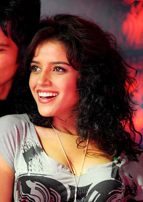 Karthiga Cute Stills from Movie Ko