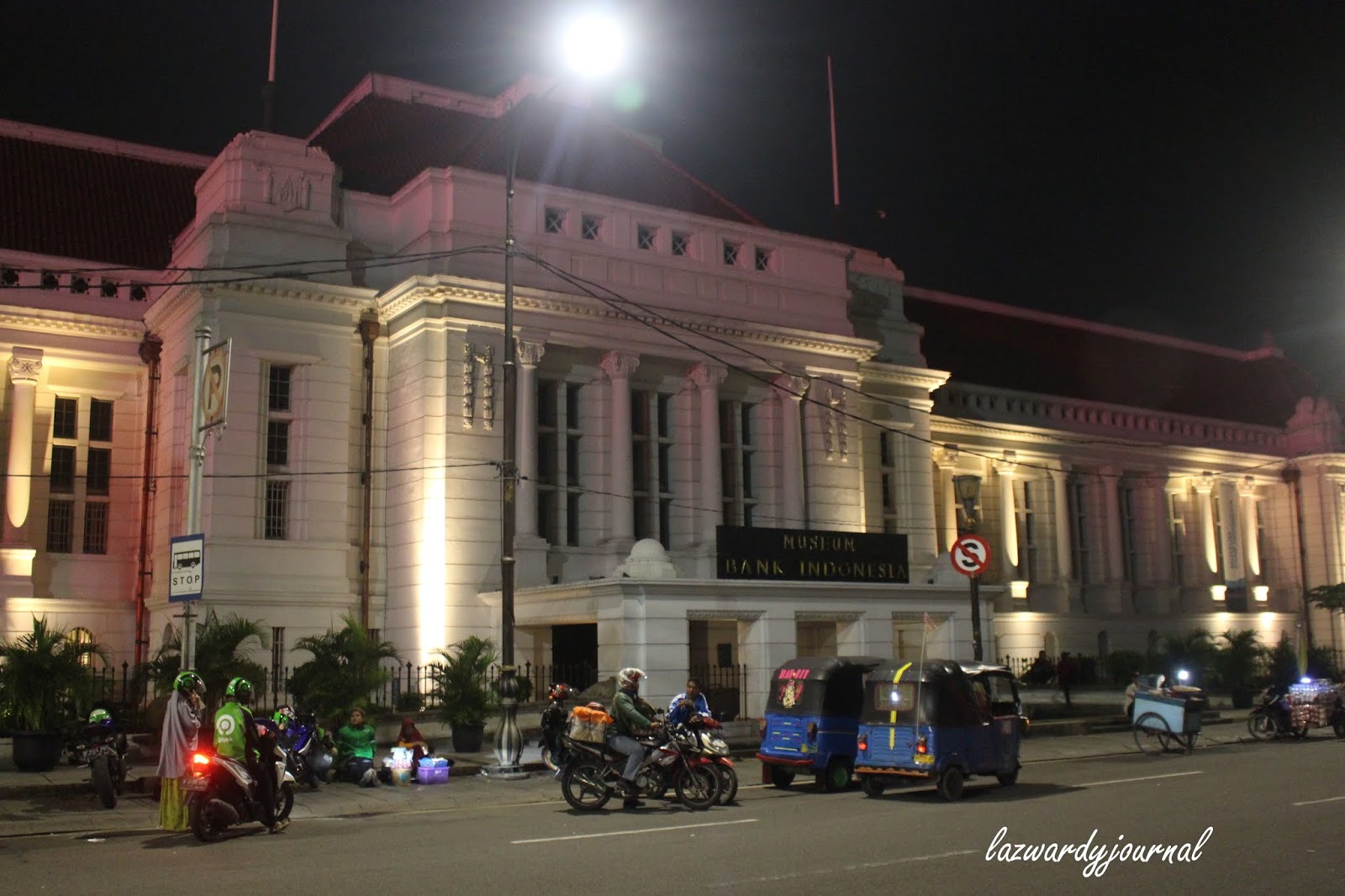 Melihat Kota  Tua  Jakarta  di Malam Hari Lazwardy Journal