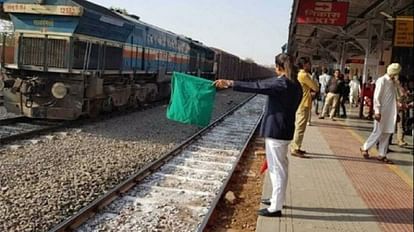 भारतीय रेल: स्टेशन मास्टरों को ट्रेनिंग के लिए विदेश भेजेगी केन्द्र की मोदी सरकार