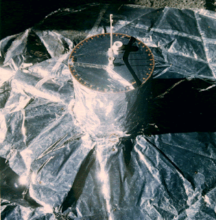 Fotografía del Experimento Sísmico Pasivo desplegado en la Luna por el Apollo 15