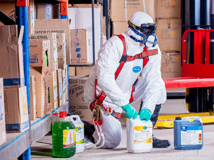Peralatan Perlindungan Diri (PPE) di Laboratorium Kimia: Keamanan dan Kesehatan Kerja