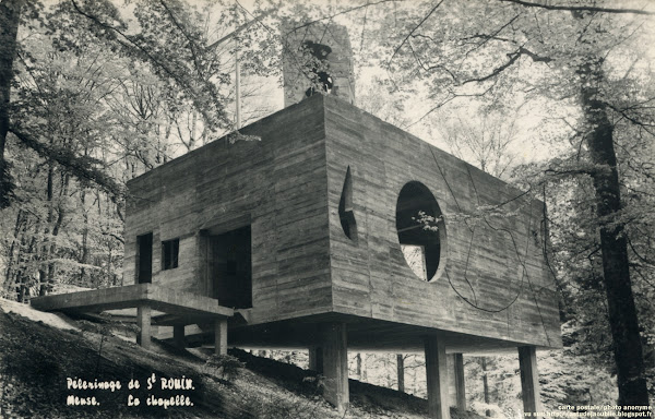 Beaulieu-en-Argonne - L'ermitage de Saint-Rouin, Chapelle  Construction: 1954 - 1961  Architecte: Le père Rayssiguier  Aménagement (Baptistère, bénitier, confessionnal, croix de l'autel, porte): Pierre Székely  Dessins des vitraux, décoration extérieure: Kimié Bando  Vitraux (exécutions): Atelier Bony