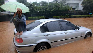 Suasana banjir di kawasan Bunderan Hotel Indonesia (HI), Jakarta Pusat