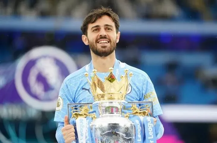 Bernardo Silva plans exit as Fernandinho signs new deal