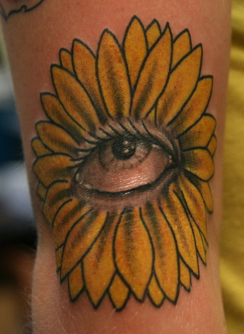 One of the most underrated tattoo ideas has to be the feline eyes, 