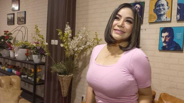 Anisa Bahar Mengaku Dekat Dengan Pria Yang Belasan Tahun Lebih Muda Darinya