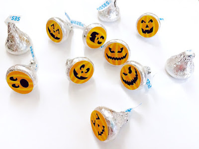 Bring these super cute Halloween pumpkin kisses to your Halloween party. The kisses are a sweet and easy addition.  You can grab them today and print out today for a yummy party tonight.