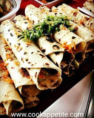 A scrumptious mouthwatering roll made using chicken and vegetable filling wrapped using a Chapati,served with garlic sauce.A second Chapati Chicken Wrap on this website and it came out perfect.