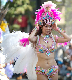 Asakusa Samba Carnival 2013 - As usual sexiness and oddity prevail