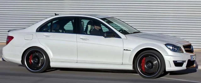 Novo Mercedes-Benz C63 AMG 2011 - branco