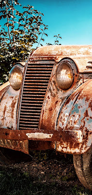Car wallpaper Phone - It is never too late to be what you might have been.