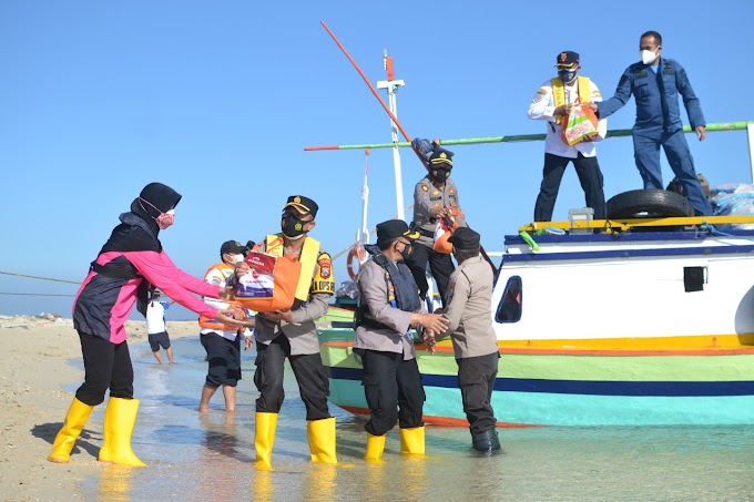 Hingga Pulau Terpencil, Polres Probolinggo Kota Salurkan Bansos untuk Warga Terdampak Covid -19