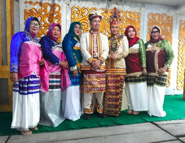 Gambar Pakaian Adat Pengantin Sulawesi Tenggara