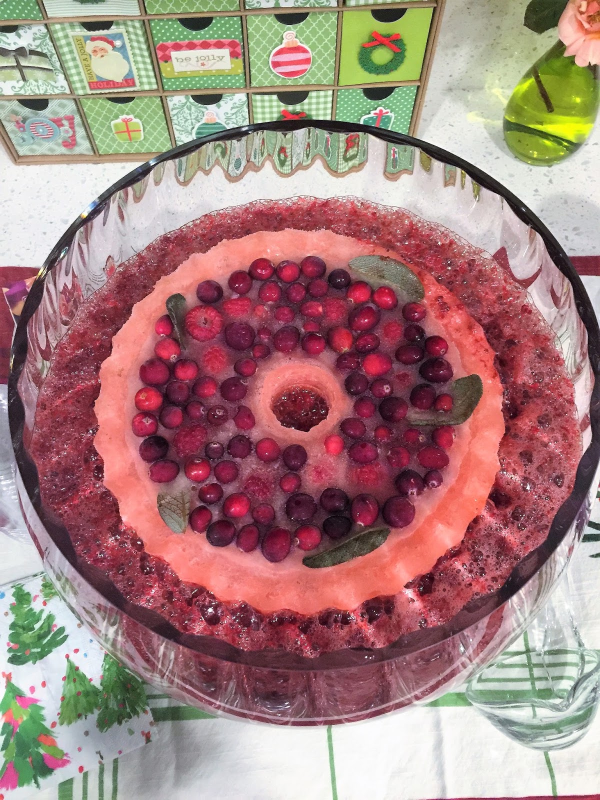 Moments of DelightAnne Reeves: Edible Flowers Make the Cake