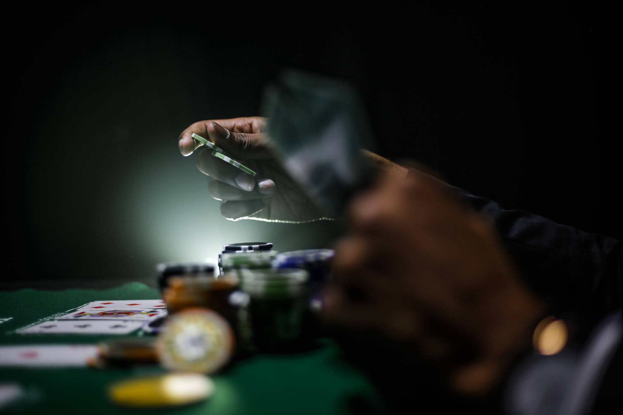 Blackjack and poker are two of the most iconic and popular casino games in the world. From the perspective of an amateur, the games are quite similar