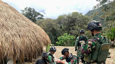 Mendengar Keluhan Salah Satu Warga Di Pedalaman Papua, Ini Yang Dilakukan Satgas Yonif Raider 321/GT/13/1 Kostrad