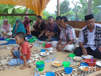 Makan Bersama Di Pentas Dalam Acara Pernikahan Insan Sukri Nst & Fitri Khoironi 