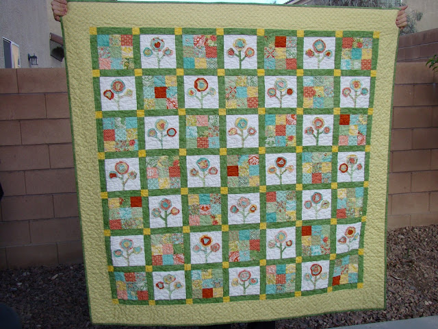 Bloom Where You Are Planted raw edge applique flower quilt from Lissy's Flowers quilt pattern