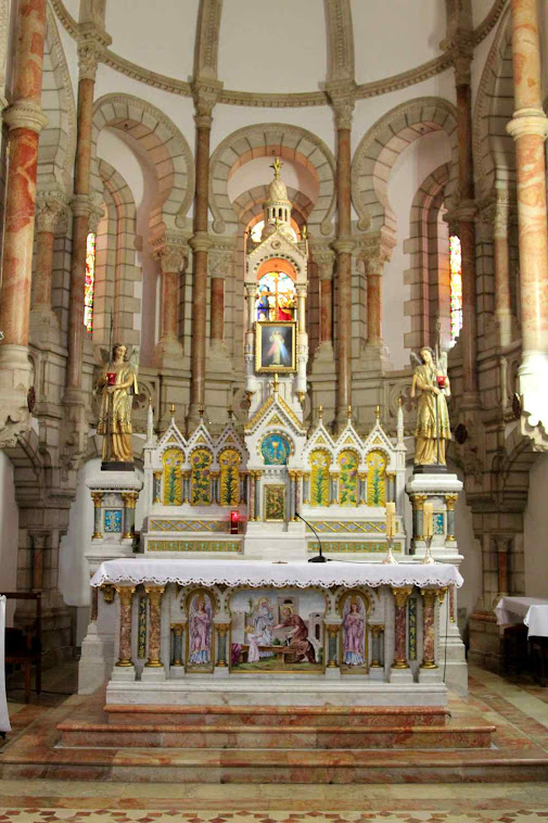 Altar-mor do carmelo de Belém fundado por Santa Maria de Jesus Crucificado