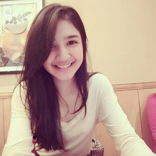 Foto-Foto HOT MIKHA TAMBAYONG 