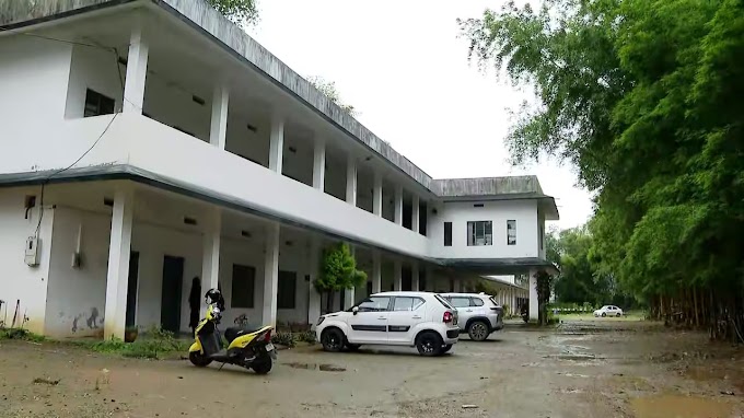  കട്ടപ്പനയിൽ മൂന്നൂറോളം വിദ്യാർത്ഥികൾ പഠിക്കുന്നത് ജീവൻ പണയം വെച്ച്; ഫിറ്റ്‌നെസില്ല; എൽപി സ്‌കൂളിന് സമീപത്ത് വൈദ്യുതി ലൈനും ഭീഷണി