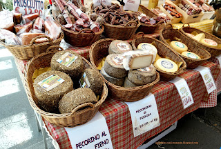 Pecorino al fieno Wochenmärkte im Süden Reiseeindrücke