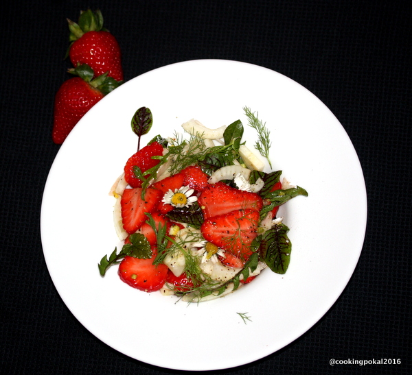 Salat mit Fenchel und Erdbeeren