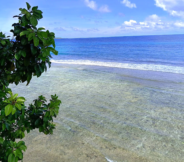Kejernihan air laut Pantai Lamin Guntur