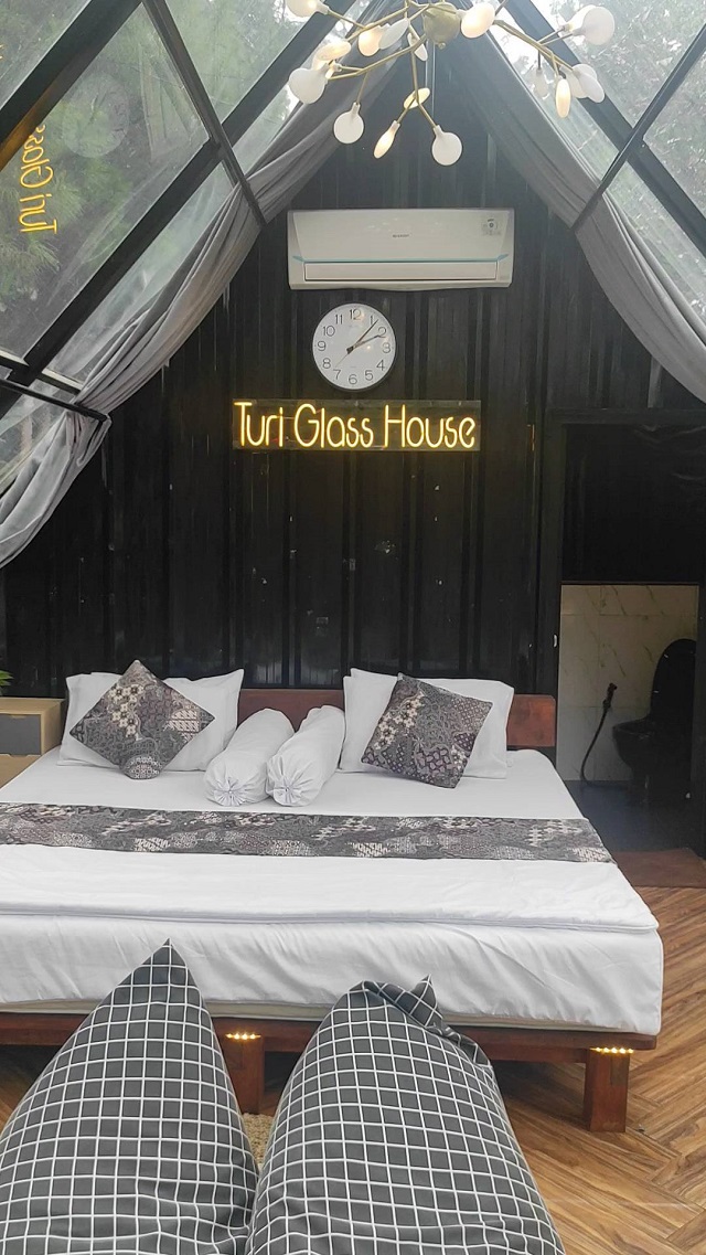 bed room turi glass house curug cipamingkis