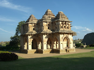 beautiful temples in Hampi