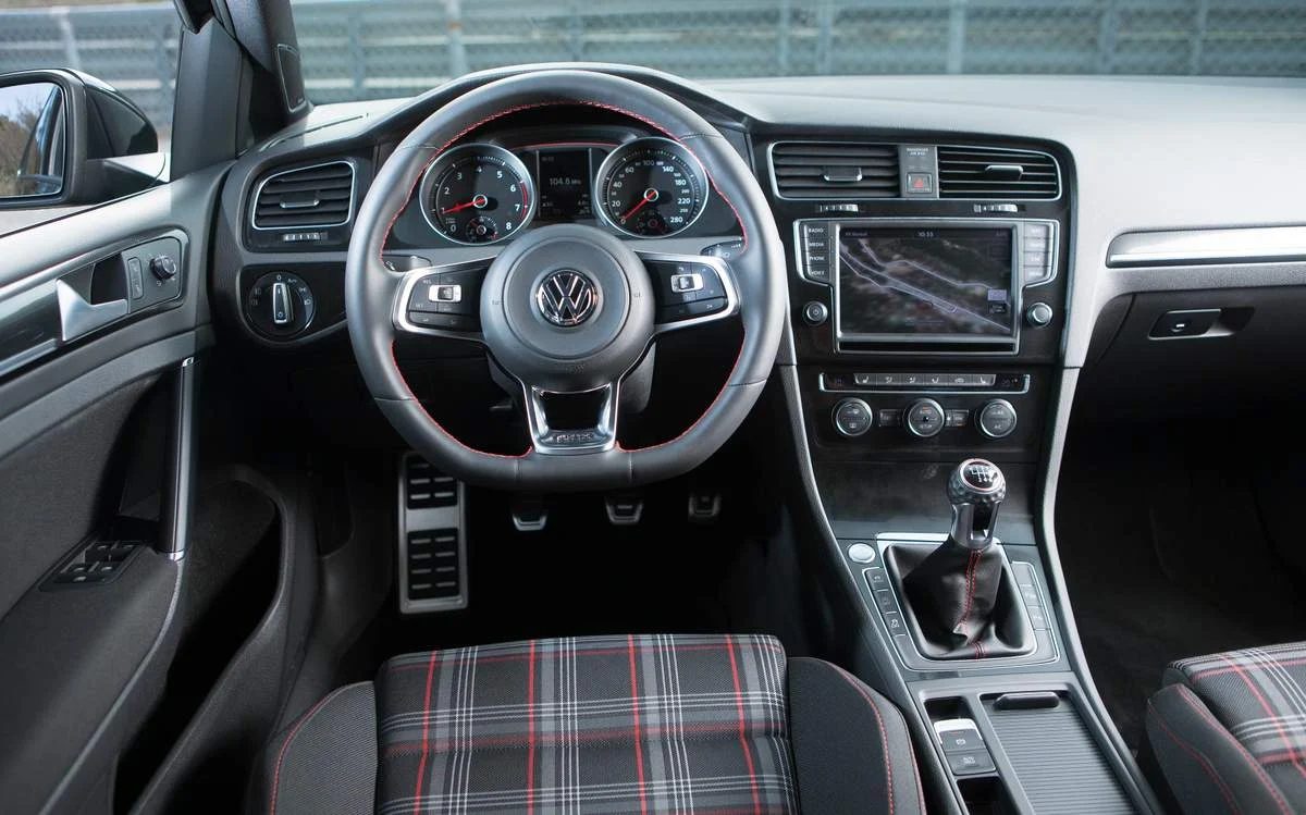 Volkswagen Golf GTi 2014 - interior