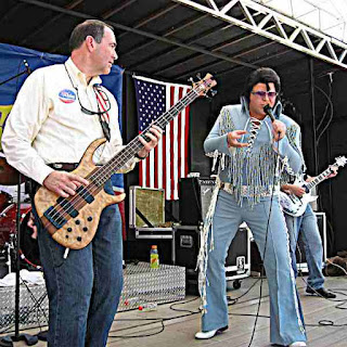 Mike Huckabee plays bass in Iowa with Blue Elvis Impersonator