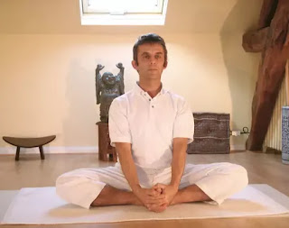 Baddha Konasana（コブラーポーズ）