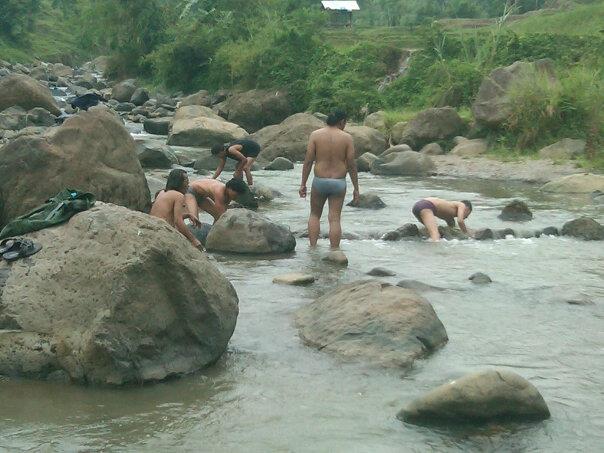 video bokep abg gangbang di sungai