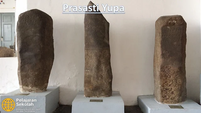 Gambar Prasasti Yupa Kerajaan Kutai