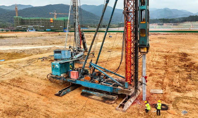 The scene of the centralized signing and groundbreaking ceremony for key projects in the first quarter of 2024 in Zhaoqing High-tech Zone