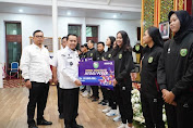 Pj Gubernur Sumsel Agus Fatoni Bagikan Bonus kepada Para Atlet dan Pelatih Porwil Sumatera XI Tahun 2023