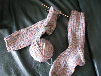 http://chrisknitsinniagara.blogspot.ca/2008/04/best-sock-pattern-ever.html