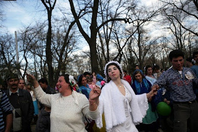 Gypsy Brides Market in Bulgaria Seen On www.coolpicturegallery.net