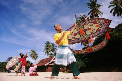 Mengenal Wau Bulan, Layang-layang Kebanggaan Masyarakat Malaysia