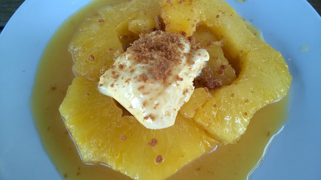 Ananas au caramel de lait de coco