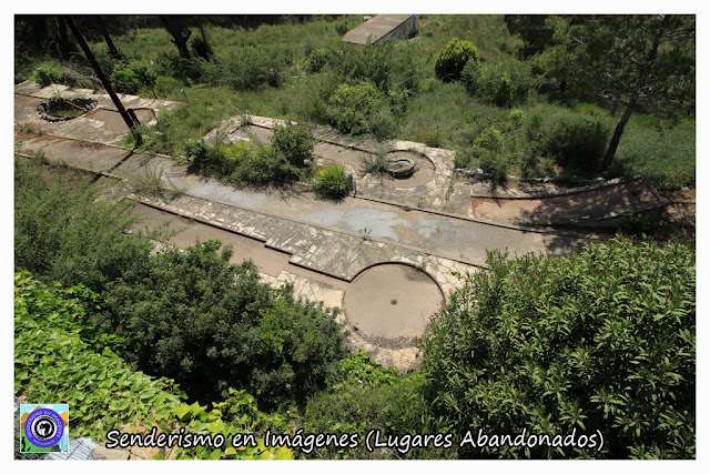 Piscina olímpica abandonada